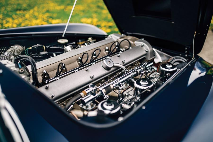 Моторный отсек Aston Martin Volante 1965 года  (фото 33 из 35)